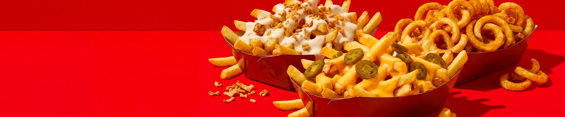 Une portion de frites fraîches, coupées épais